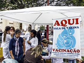 Vacinao na Praa de Santa Teresa, no Centro - Foto: PMT