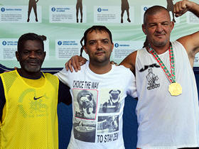 Atletas de Terespolis com o Sec. de Esportes (ao centro) - Foto: PMT